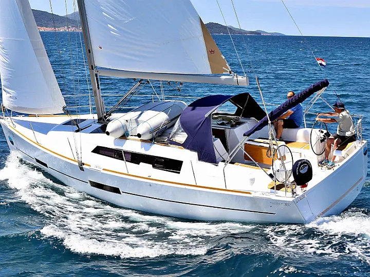 DUFOUR 382 BT - External image