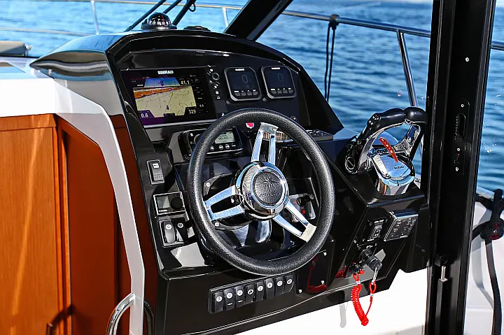 Merry Fisher 895 - 