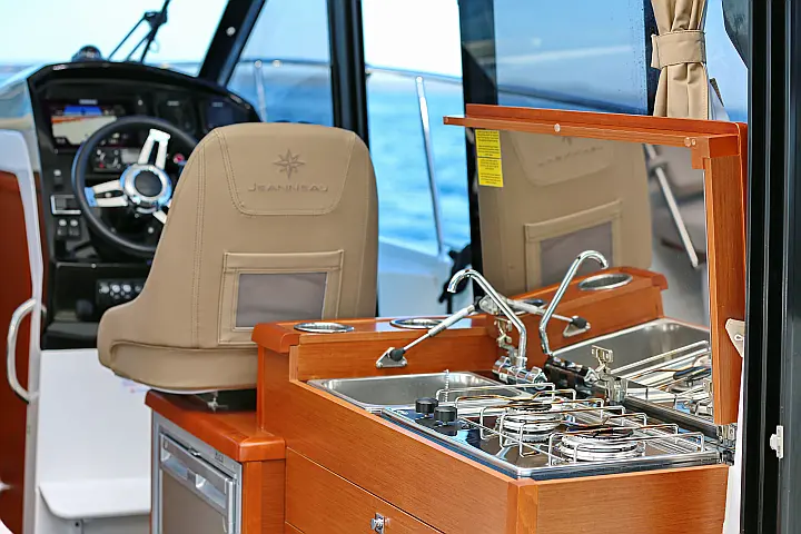Merry Fisher 895 - 