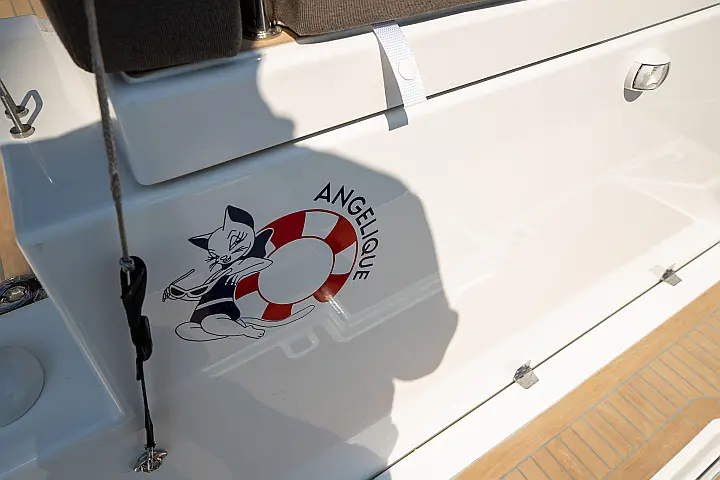 Dufour 470 owner layout - 