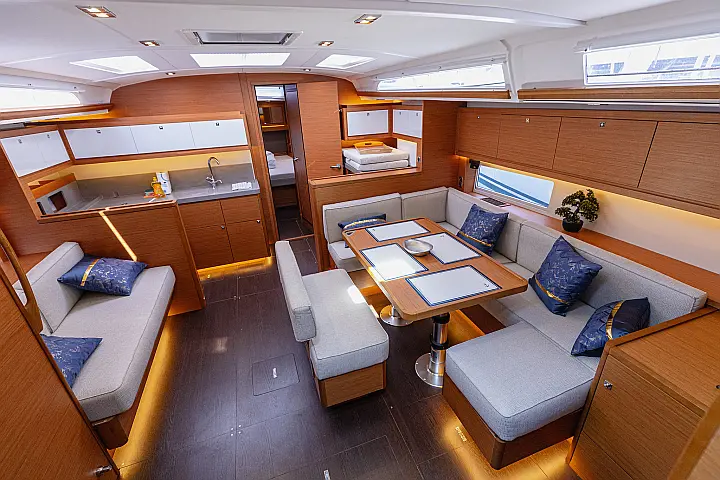 Dufour 470 owner layout - 