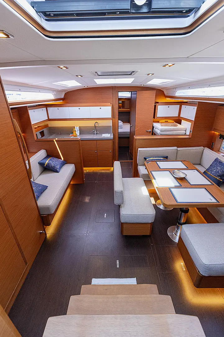 Dufour 470 owner layout - 
