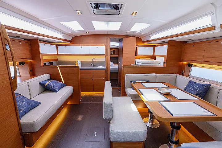 Dufour 470 owner layout - 
