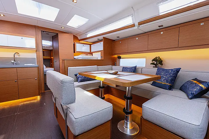 Dufour 470 owner layout - 
