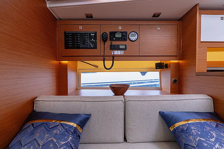 Dufour 470 owner layout - 
