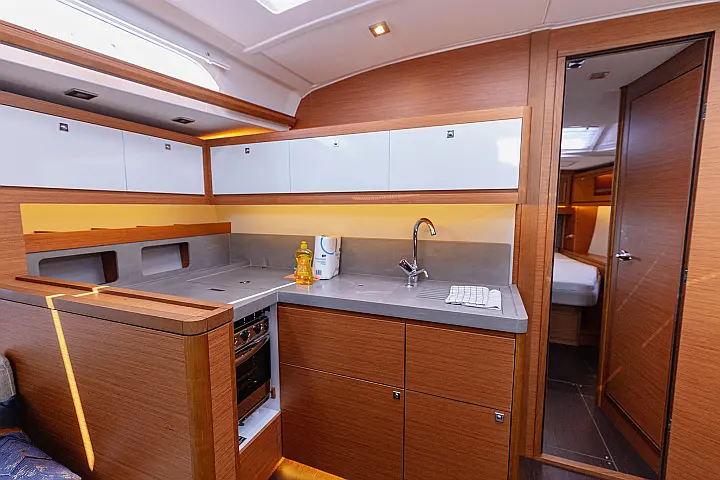 Dufour 470 owner layout - 