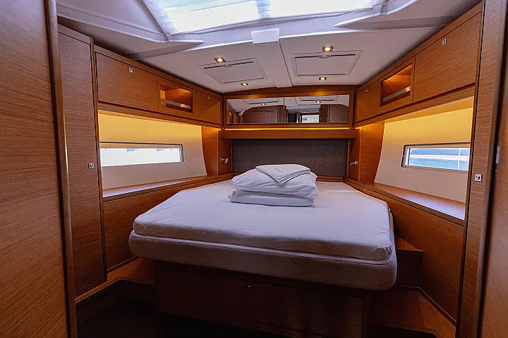 Dufour 470 owner layout - 