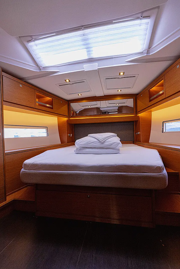 Dufour 470 owner layout - 