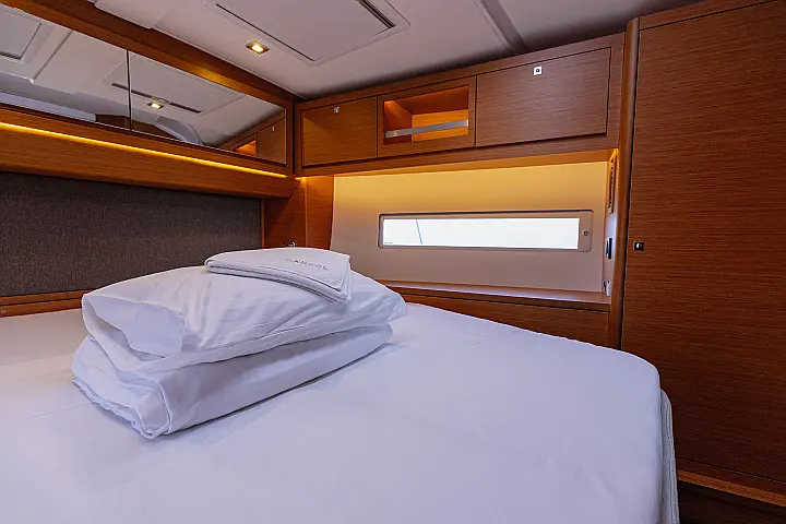 Dufour 470 owner layout - 