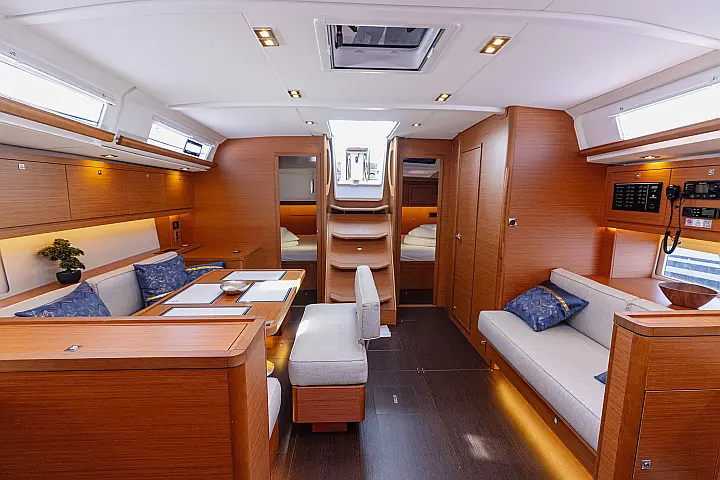 Dufour 470 owner layout - 
