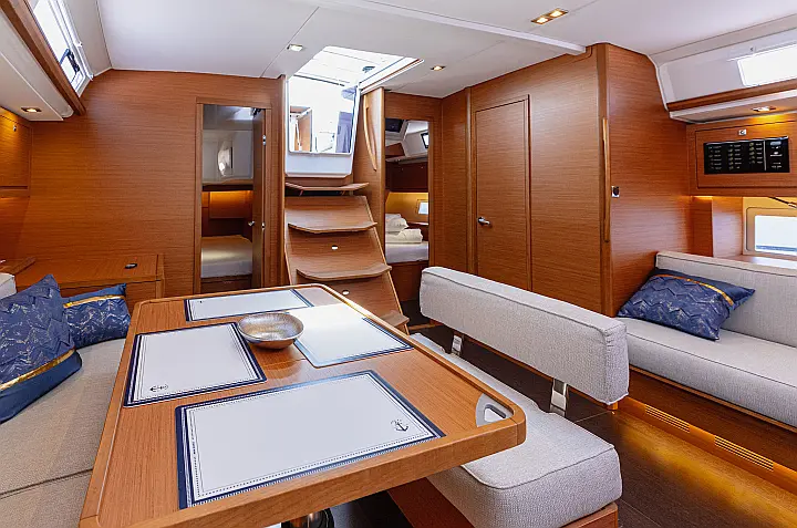 Dufour 470 owner layout - 