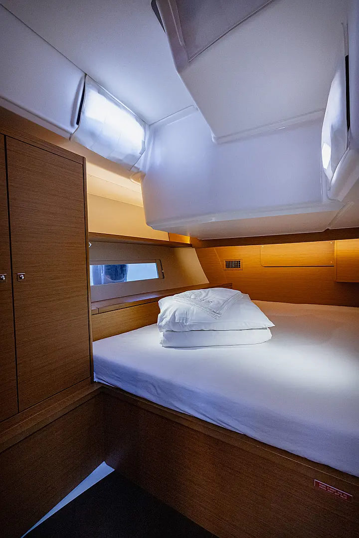 Dufour 470 owner layout - 