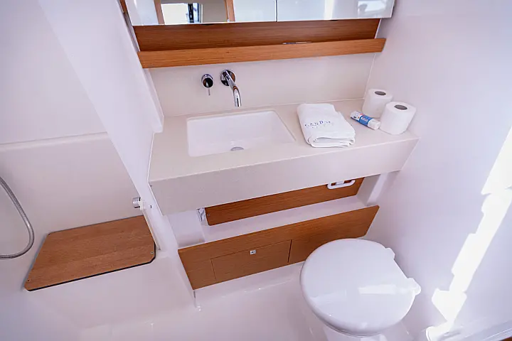 Dufour 470 owner layout - 