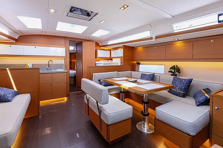 Dufour 470 owner layout - 
