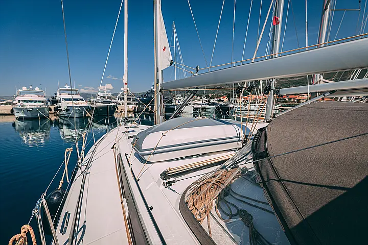 Dufour 470 owner layout - 