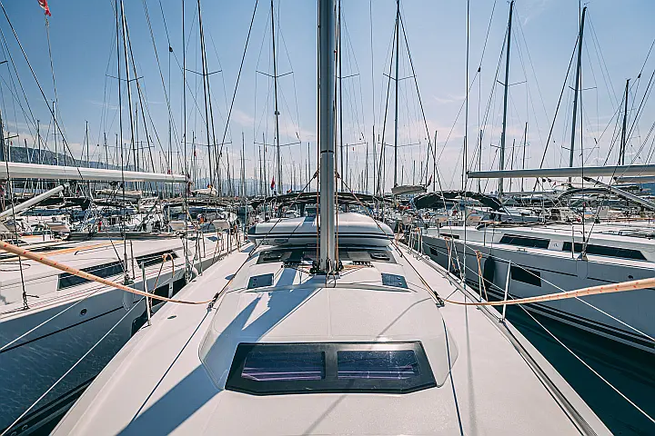 Dufour 470 owner layout - 