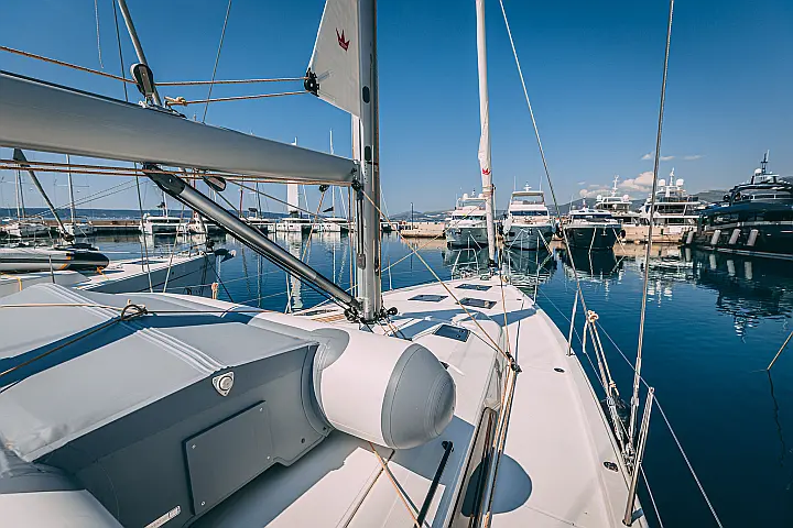 Dufour 470 owner layout - 