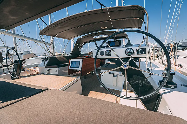 Dufour 470 owner layout - 