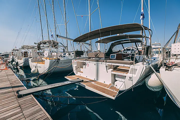 Dufour 470 owner layout - 