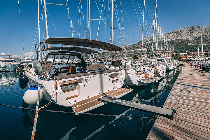 Dufour 470 owner layout - 