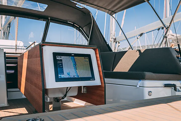 Dufour 470 owner layout - 