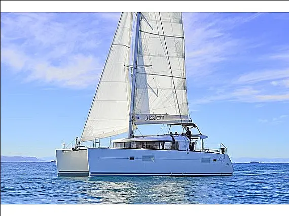 Lagoon 400 S2.