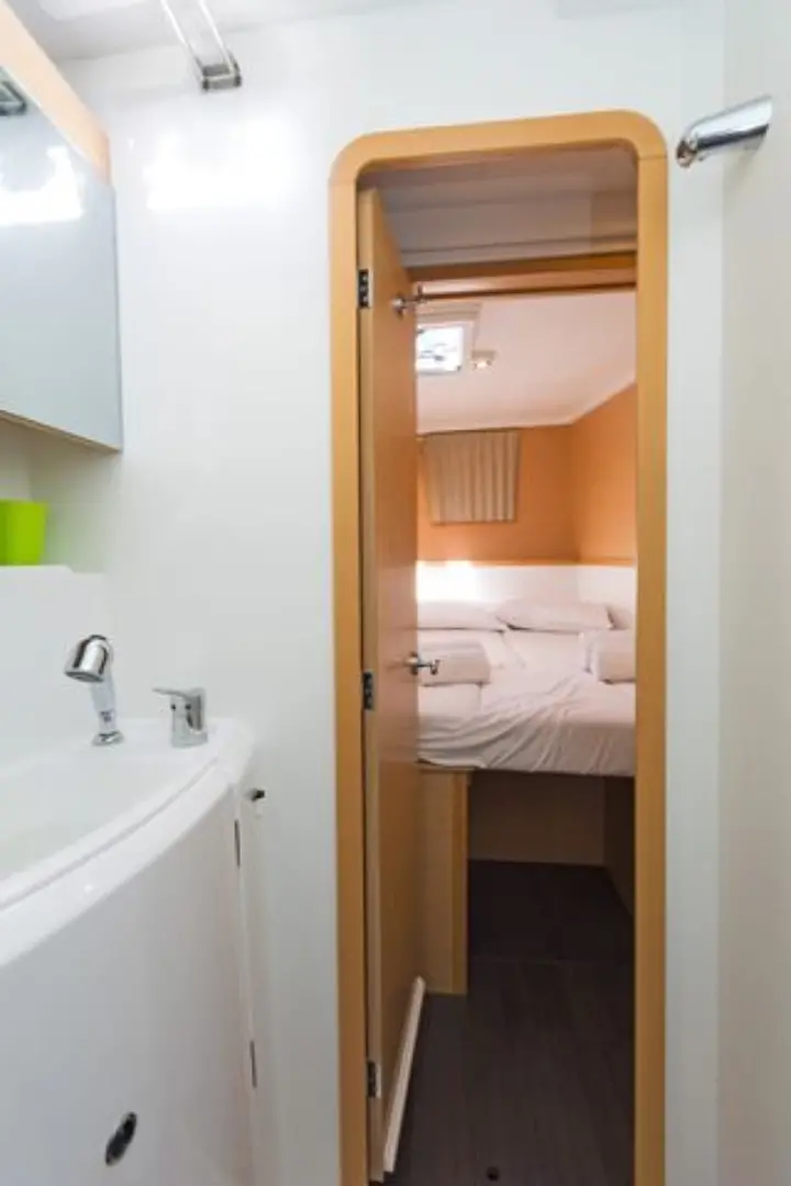 Lagoon 400 S2. - 
