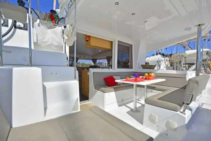 Lagoon 400 S2. - 