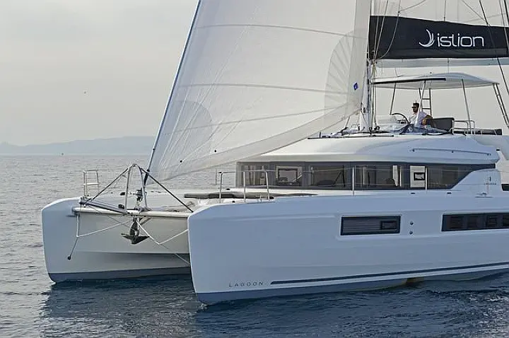 Lagoon 50 A/C & GEN & WM - 