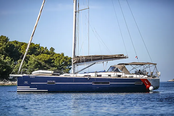 Dufour 520 GL - External image