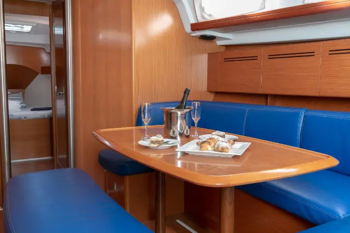 Cyclades 43.4 (2007) new full batten mainsail and dinghy 2012, bimini 2013, new genoa 2017, new upholstery 2017 - 