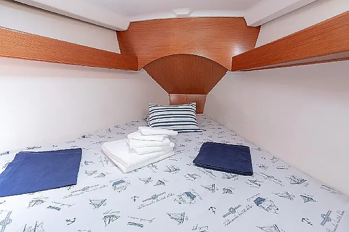 Cyclades 43.4 (2007) new full batten mainsail and dinghy 2012, bimini 2013, new genoa 2017, new upholstery 2017 - 