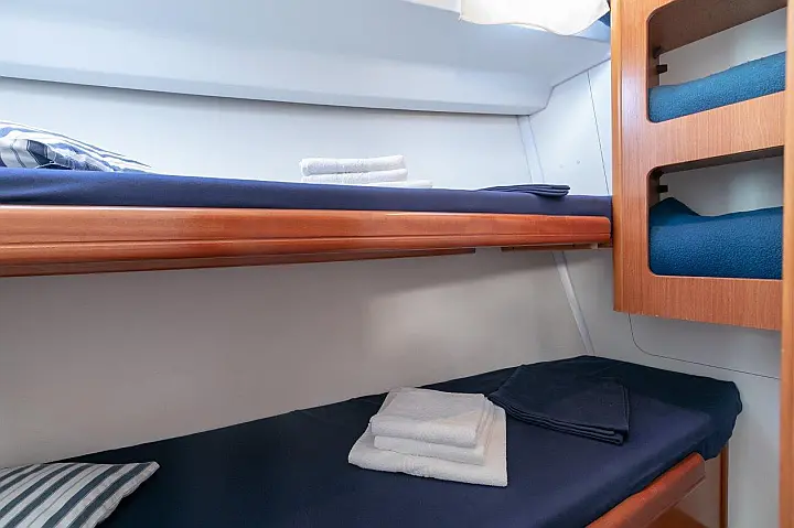 Cyclades 43.4 (2007) new full batten mainsail and dinghy 2012, bimini 2013, new genoa 2017, new upholstery 2017 - 