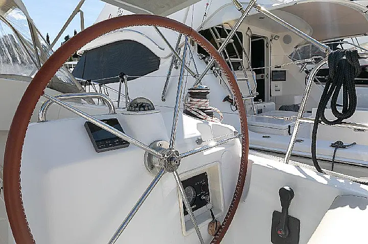 Cyclades 43.4 (2007) new full batten mainsail and dinghy 2012, bimini 2013, new genoa 2017, new upholstery 2017 - 