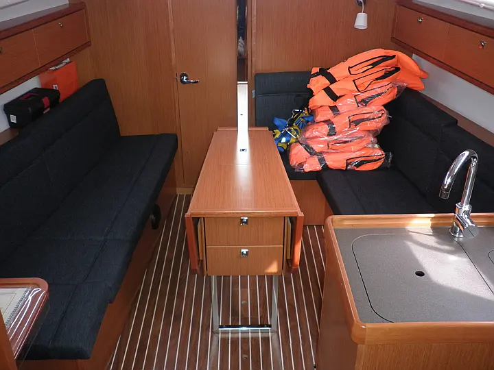 Bavaria Cruiser 33 - 