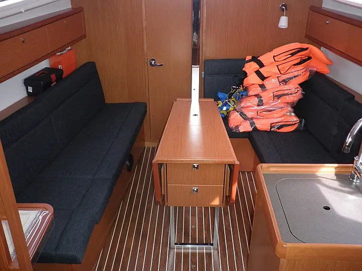 Bavaria Cruiser 33 - 