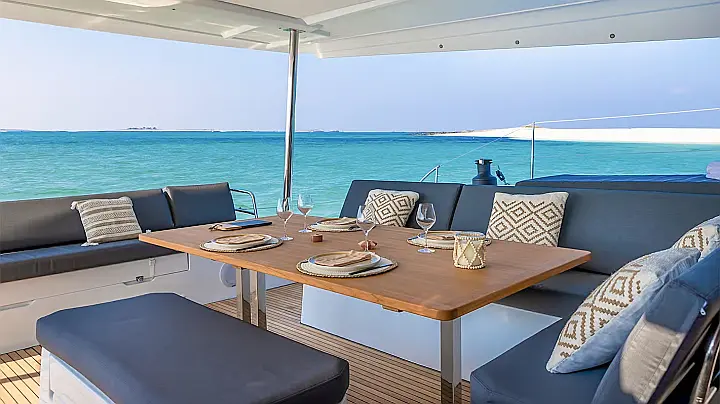 Aura 51 - (5D+2 skippers' cabin) - 