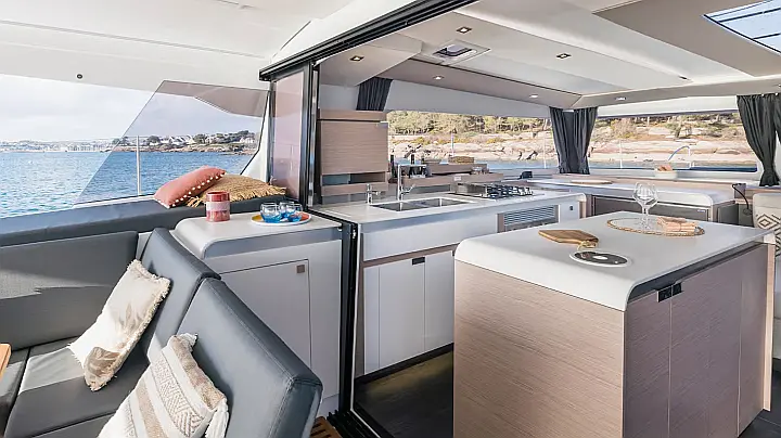 Aura 51 - (5D+2 skippers' cabin) - 