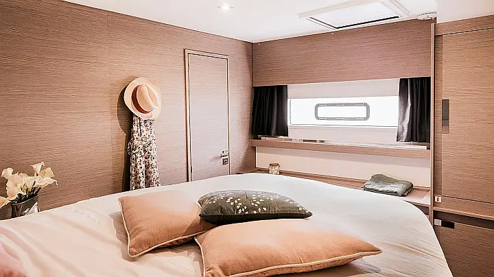 Aura 51 - (5D+2 skippers' cabin) - 