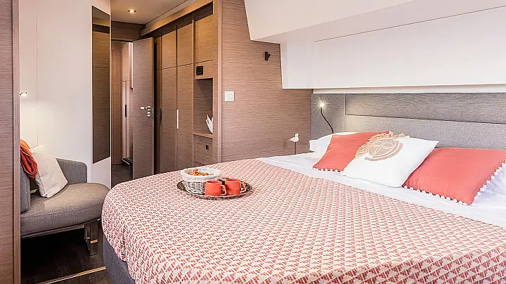 Aura 51 - (5D+2 skippers' cabin) - 