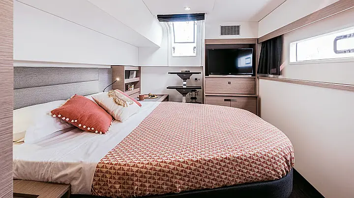 Aura 51 - (5D+2 skippers' cabin) - 