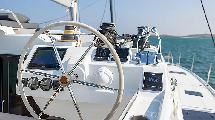 Aura 51 - (5D+2 skippers' cabin) - 