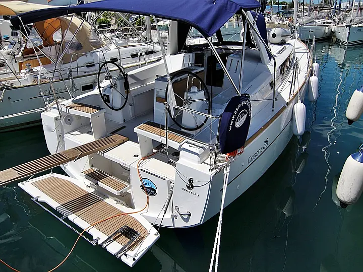 OCEANIS 38.1 BT - Exterior image