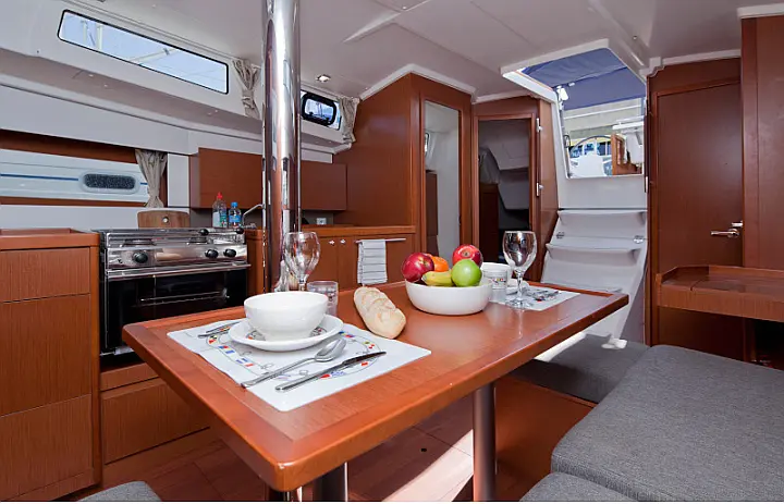 Beneteau Oceanis 38 - 