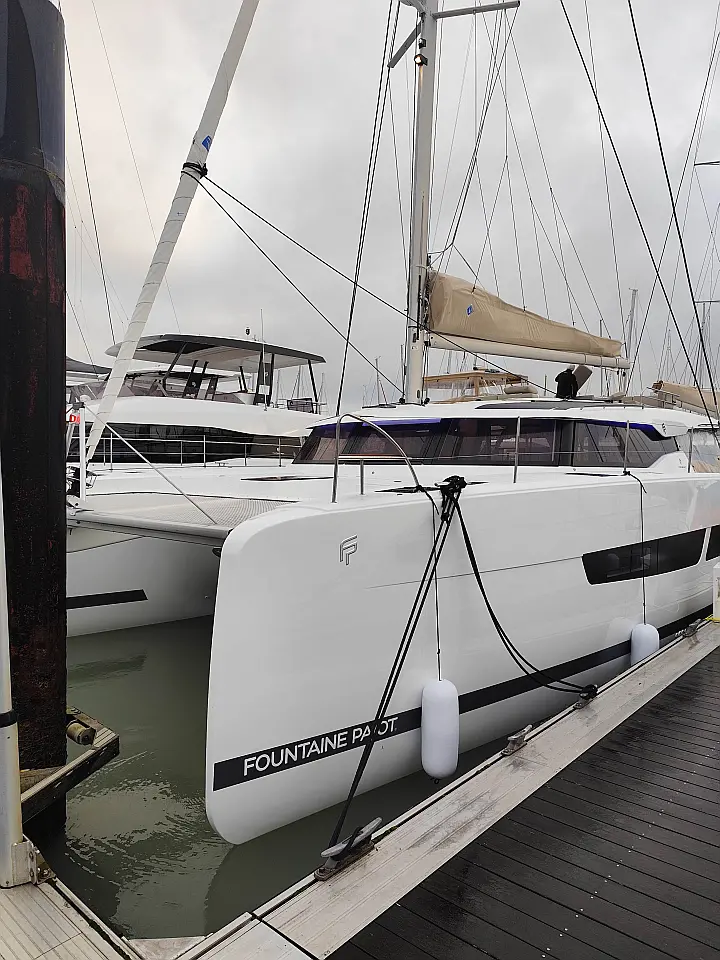 Aura 51 - (5D+2 skippers' cabin) - 