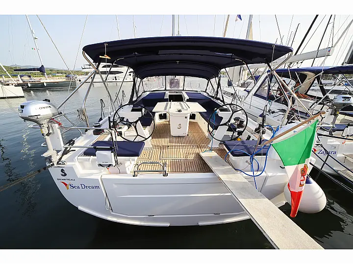 Oceanis 51.1 - External image