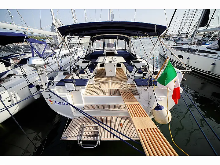 Oceanis 51.1 - External image