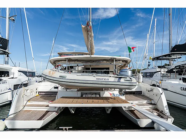 Lagoon 42 - External image