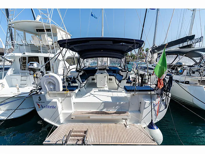 Oceanis 51.1 - External image