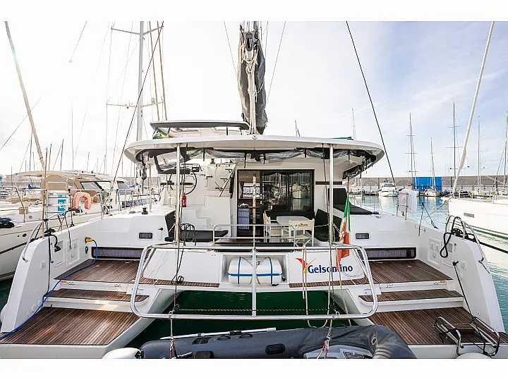 Lagoon 42 - External image